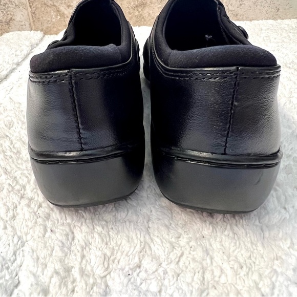 CLARKS Women's Cora Dusk Loafer ruched side button slip on comfort shoes 8.5M - Picture 8 of 10